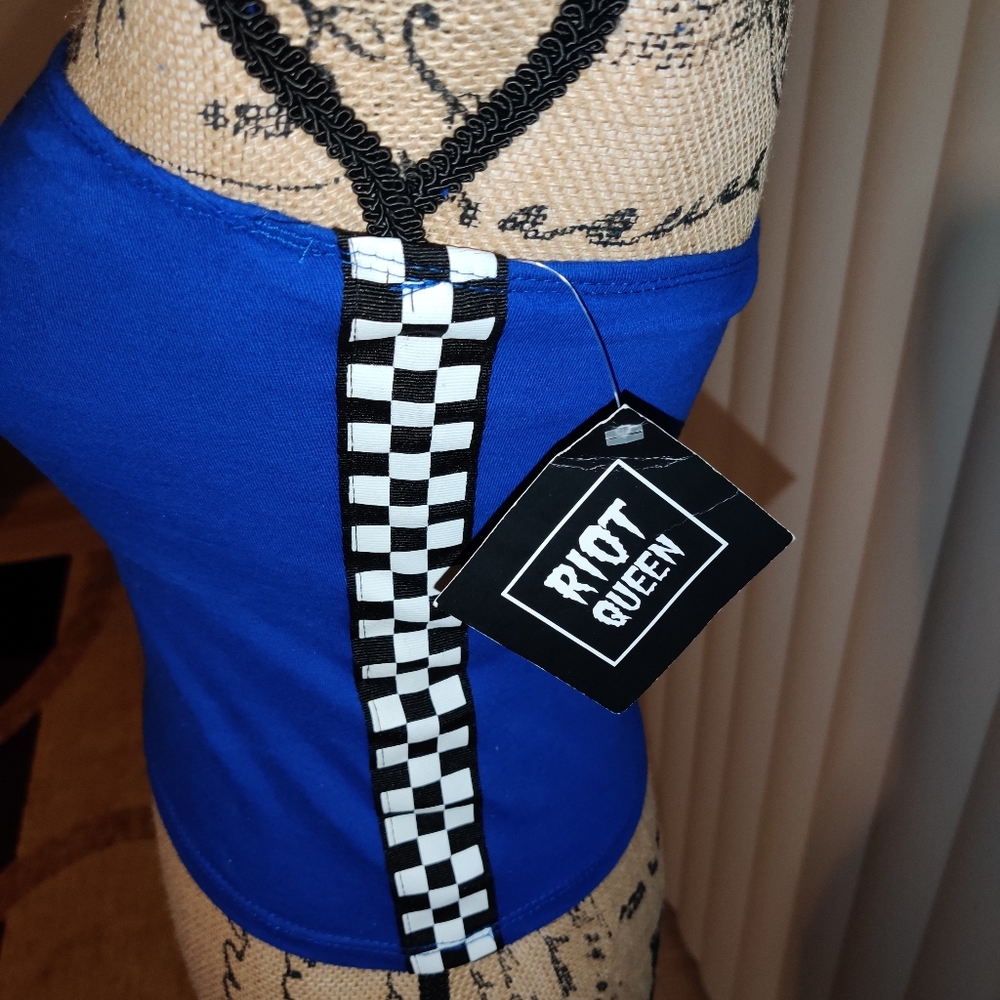 RIOT QUEEN Blue cropped graphic Top 💙